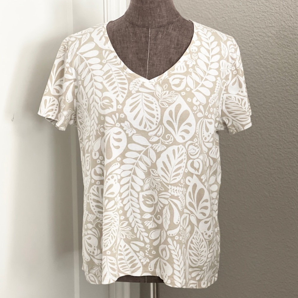 🩶 Croft & Barrow® Essential V-Neck Tee L